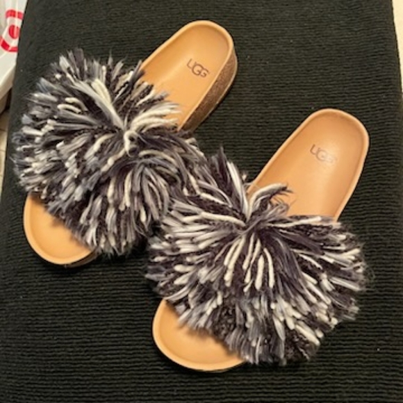 UGG Sandels - Picture 1 of 2